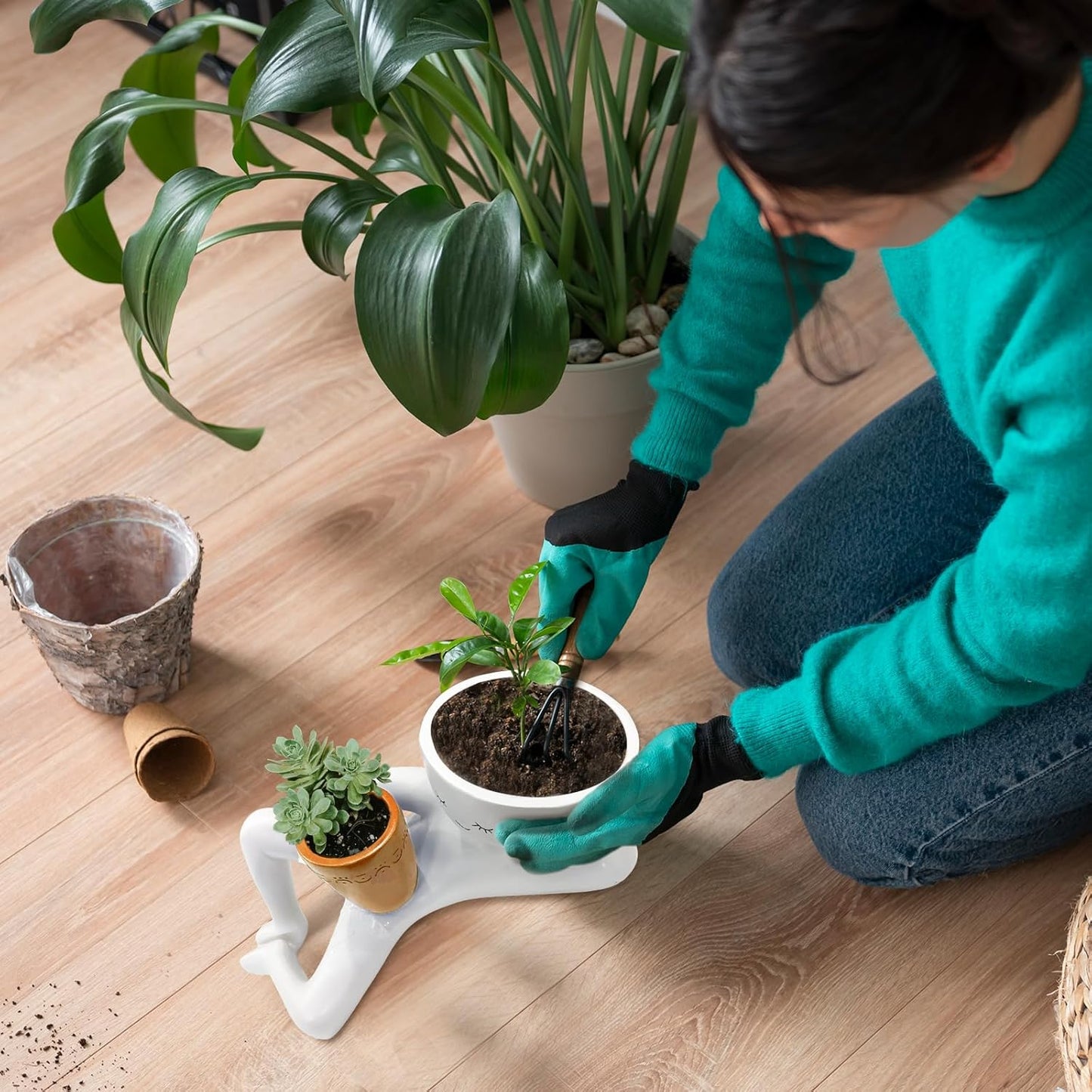 Lazy Guy Planter, Lazy Little Character Flowerpot, Relaxing Person Holding Pot Planter