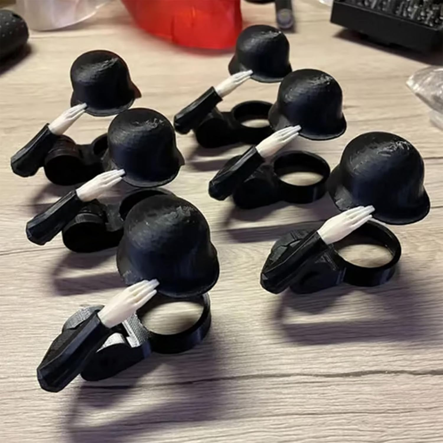 ✨️✨️Soldier Salutes Beer Bottle Caps Helmets Efficient Decorative Designs for Party Veterans Enthusiasts