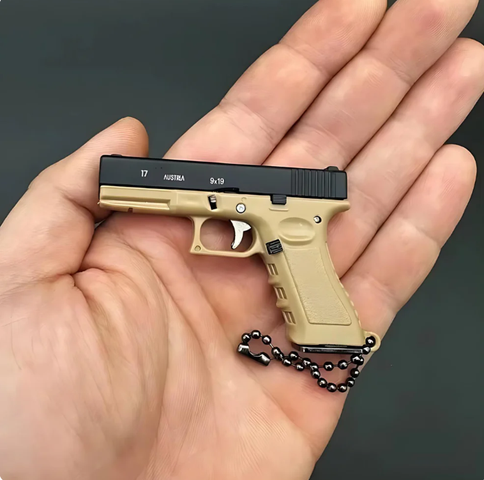 ✨️✨️Pistol Shape Keychain Gun Model Key Collection Gift Gun Shape Pendan